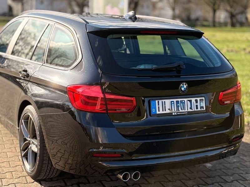Gebraucht BMW 320 Advantage 184 PS (135 kW) 2019 Schwarz Kombi