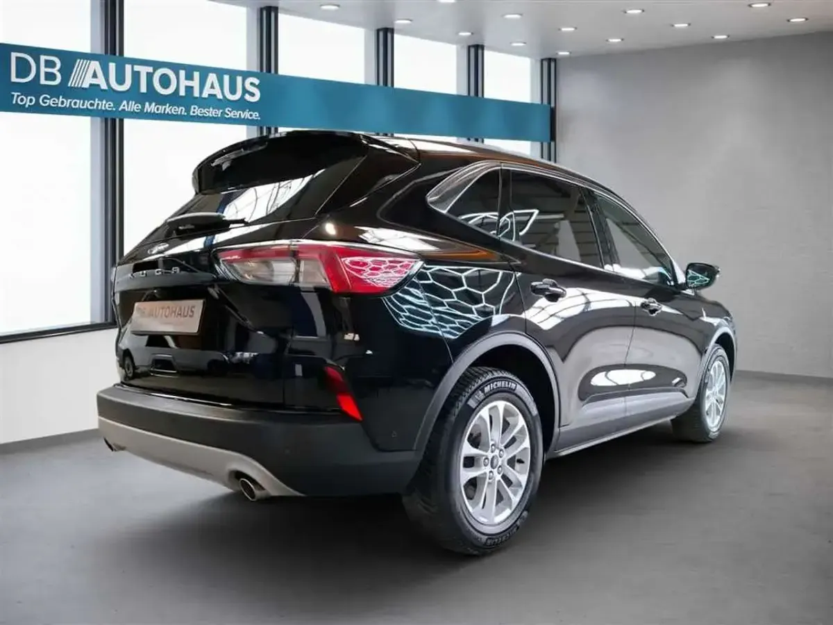 Gebraucht Ford Kuga Titanium 120 PS (88 kW) 2023 Schwarz SUV