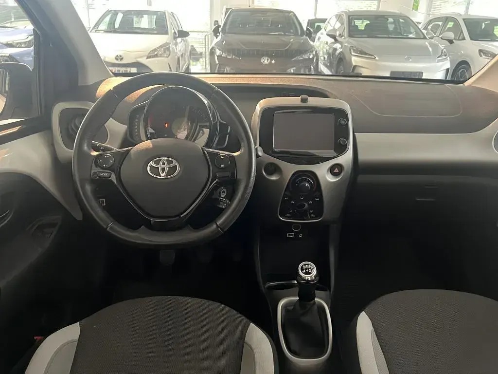 Gebraucht Toyota Aygo X-play 69 PS (50 kW) 2016 Pianosaweiß Kleinwagen
