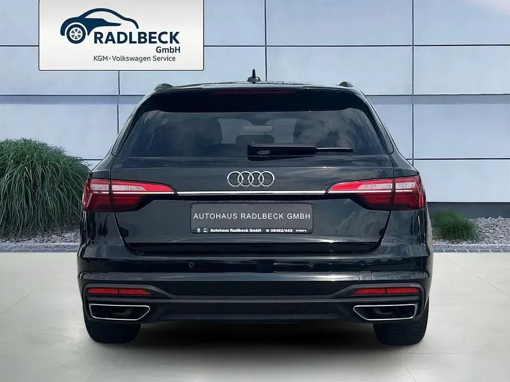 Gebraucht Audi A4 150 PS (110 kW) 2022 Schwarz Limousine