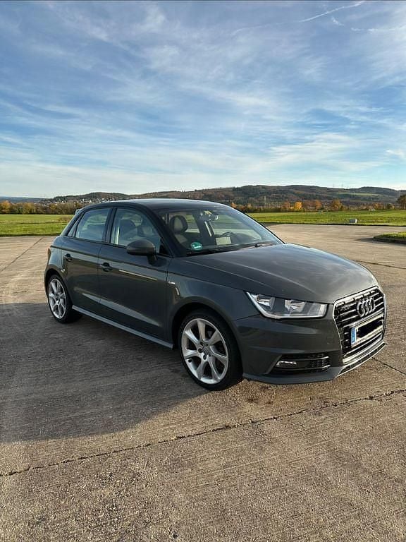 Grau Gebraucht 2016 Audi A1 Sportback S-Line Kleinwagen | 9.799 € (Guter Preis) - Bild 1/4