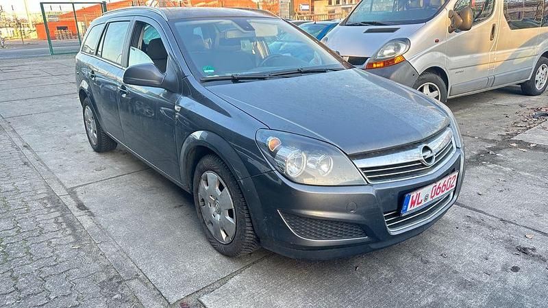Gebraucht Opel Astra Edition 110 PS (80 kW) 2010 Grau Limousine