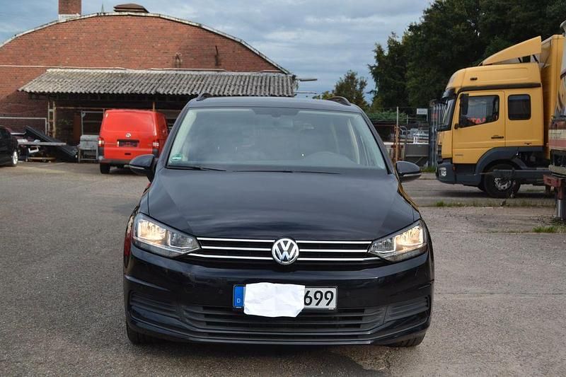 Schwarz Gebraucht 2017 VW Touran Van / Kleinbus | 11.470 € (Superpreis) - Bild 1/4