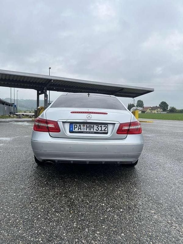 Gebraucht 2011 Mercedes E250 Elegance Coupé | 8.000 € (Superpreis) - Bild 1/4