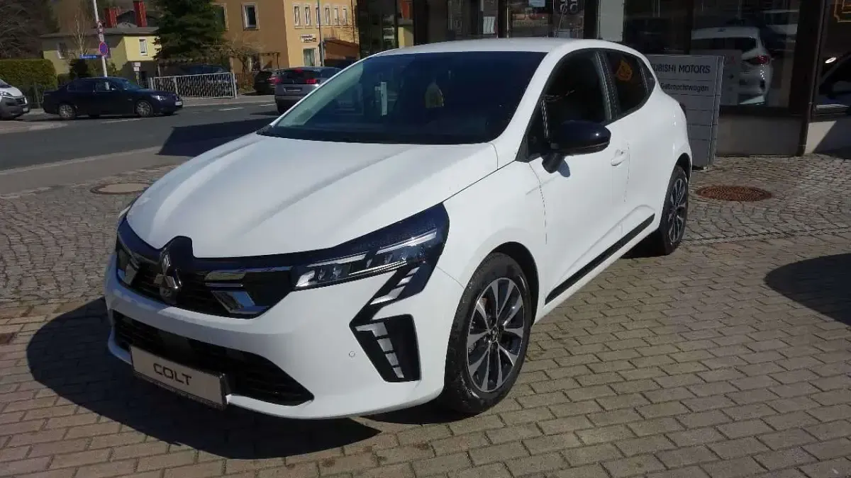 Neu Mitsubishi Colt Plus 91 PS (66 kW) 2025 Weiß Kleinwagen