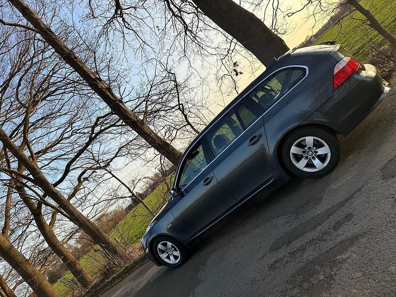 Gebraucht BMW 520 170 PS (125 kW) 2009 Grau Limousine