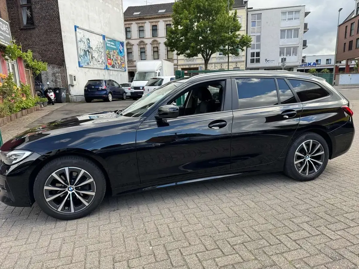 Używany BMW 320 Advantage 190 KM (139 kW) 2022 Czarny Kombi