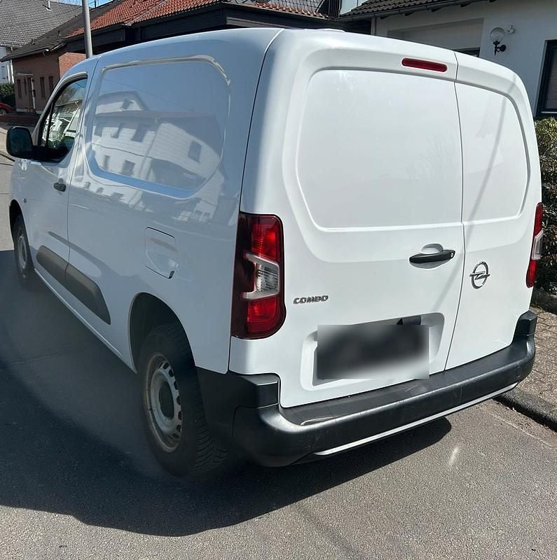 Gebraucht Opel Combo 76 PS (55 kW) 2020 Weiß Van / Kleinbus