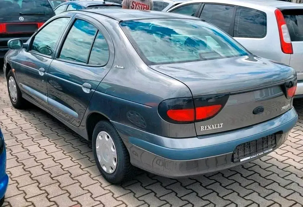 Gebraucht Renault Mégane 75 PS (55 kW) 1997 Grau Limousine