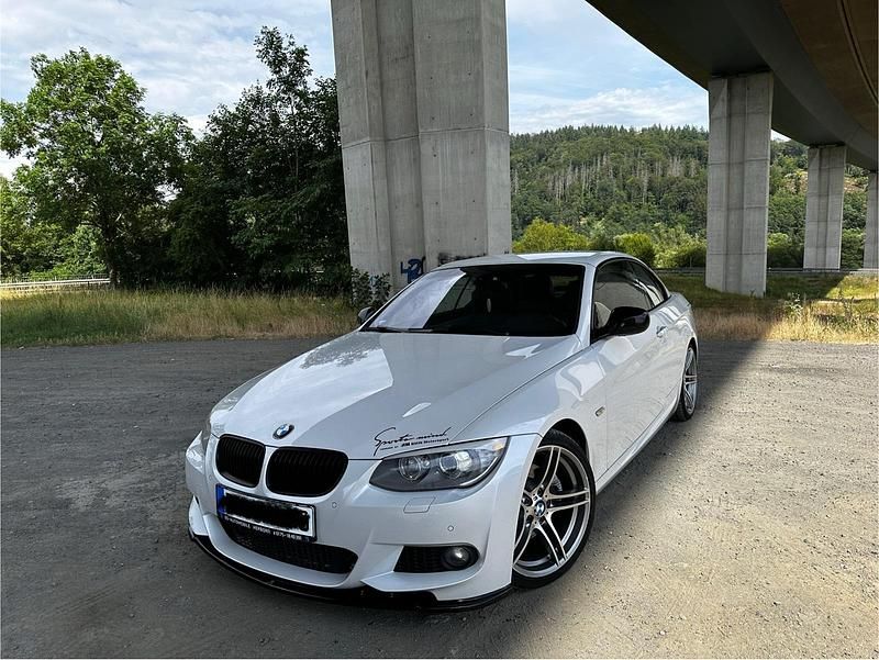 Weiß Gebraucht 2012 BMW 330 Cabriolet Cabrio | 17.499 € (Etwas zu teuer) - Bild 1/4