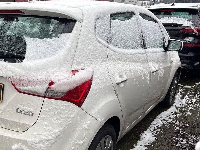 Gebraucht Hyundai ix20 Edition 90 PS (66 kW) 2014 Weiß Kleinwagen