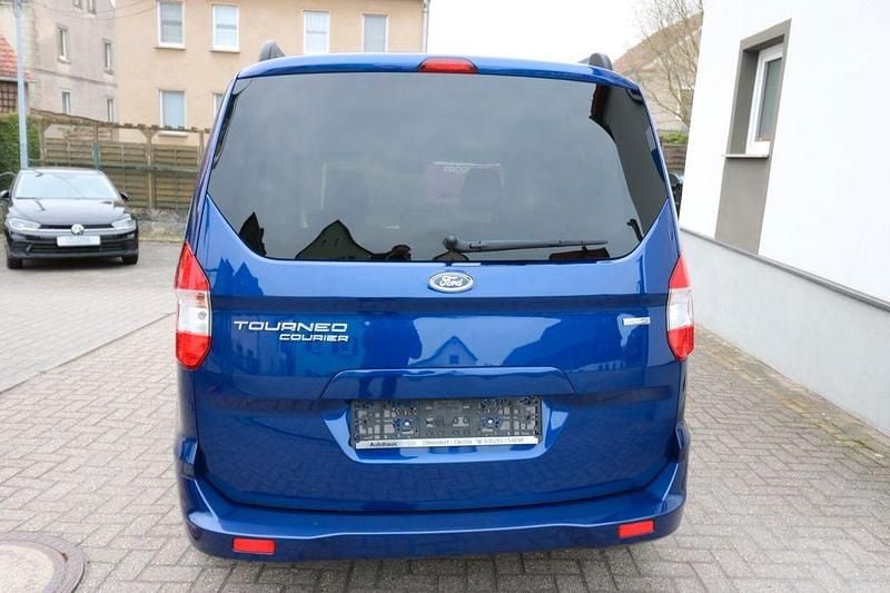 Gebraucht Ford Tourneo Courier Titanium 101 PS (74 kW) 2018 Blau Van / Kleinbus