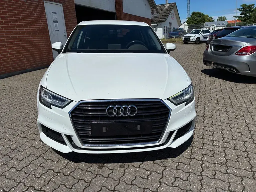 Gebraucht Audi A3 S-Line 116 PS (85 kW) 2019 Weiß Limousine