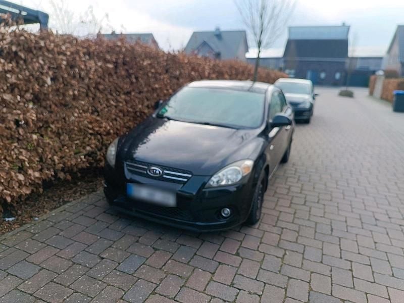 Usata Kia Ceed 109 CV (80 kW) 2009 Nero Utilitaria