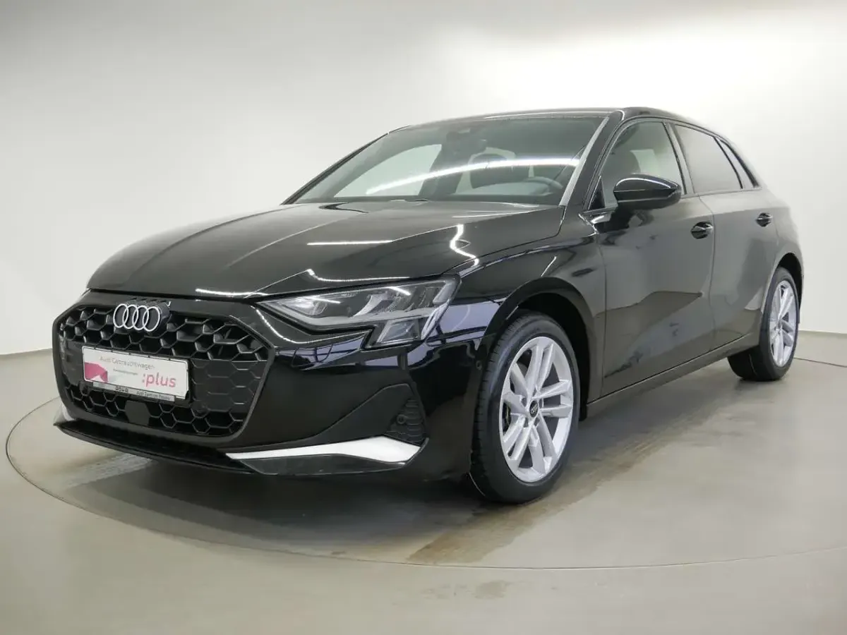 Używany Audi A3 Advanced 150 KM (110 kW) 2025 Czarny Sedan/Limuzyna