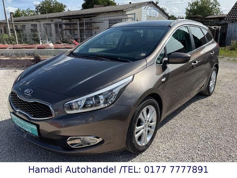 Beige Gebraucht 2015 Kia Ceed Sportswagon FIFA World Cup Edition Kombi | 8.999 € (Fairer Preis) - Bild 1/4