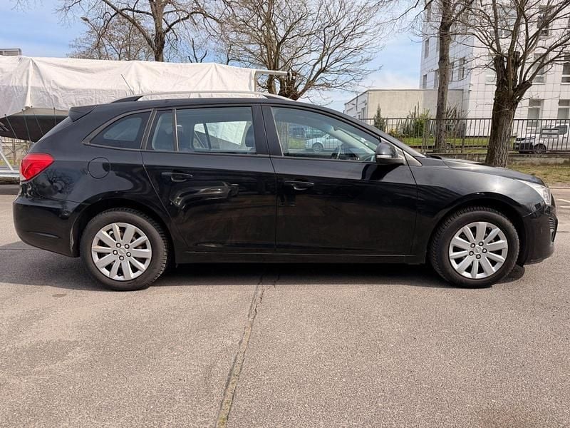 Gebraucht Chevrolet Cruze 117 PS (86 kW) 2014 Schwarz Kombi