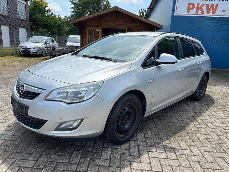 Silber Gebraucht 2011 Opel Astra Design Edition Kombi | 1.999 € (Guter Preis) - Bild 1/4