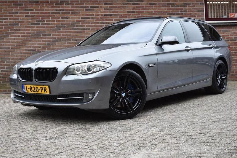 Grau Gebraucht 2011 BMW 530 Executive Kombi | 9.949 € (Fairer Preis) - Bild 1/4