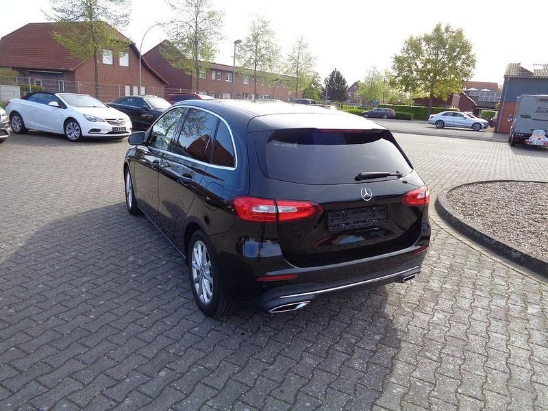 Gebraucht Mercedes B180 Progressive 136 PS (100 kW) 2019 Schwarz Van / Kleinbus