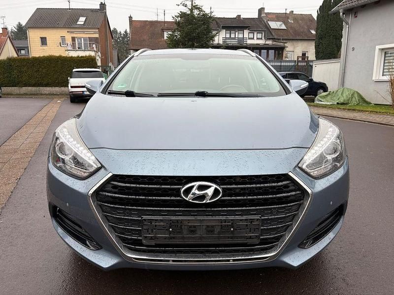 Gebraucht Hyundai i40 Trend 141 PS (103 kW) 2018 Blau Kombi