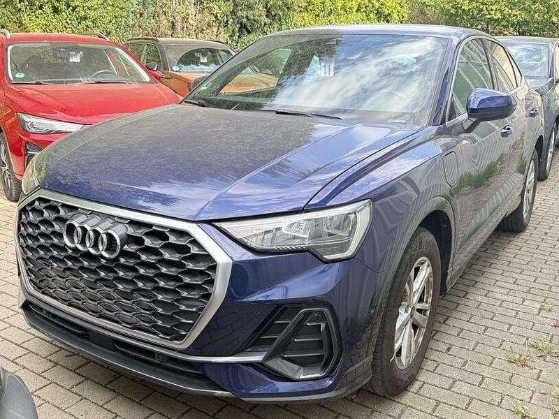 Blau Gebraucht 2021 Audi Q3 Basis SUV | 24.740 € (Guter Preis) - Bild 1/4