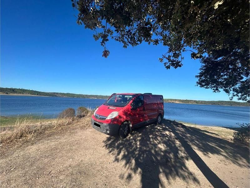 Rot Gebraucht 2012 Opel Vivaro Van / Kleinbus | 9.900 € (Etwas zu teuer) - Bild 1/4