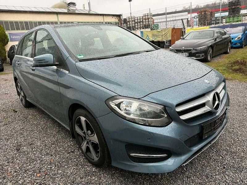 Gebraucht Mercedes B200 136 PS (100 kW) 2015 Blau Van / Kleinbus