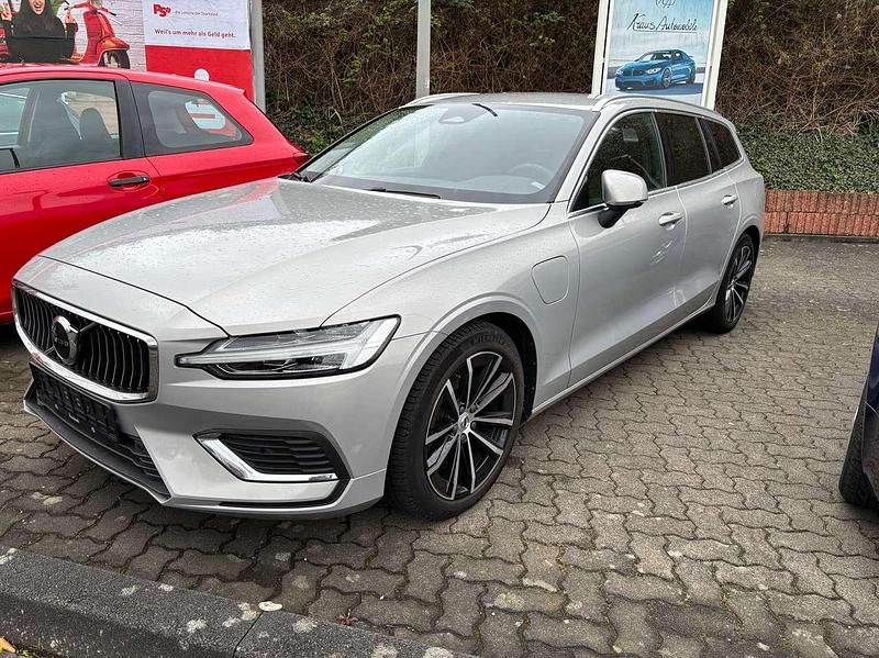 Gebraucht Volvo V60 Core 253 PS (186 kW) 2022 Grau Kombi