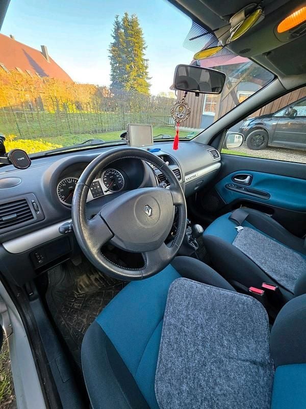 Second-hand Renault Clio II 2003 Argintiu Hatchback