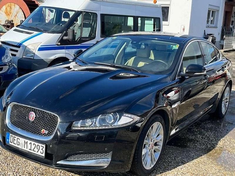 Second-hand Jaguar XF 275 CP (202 kW) 2014 Negru Berlinǎ