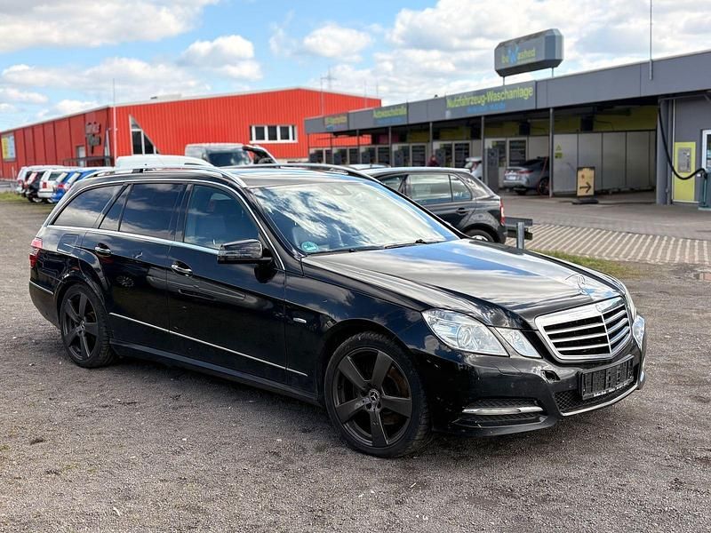 Gebraucht Mercedes E220 170 PS (125 kW) 2010 Schwarz Kombi
