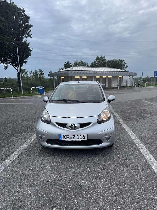 Grau Gebraucht 2008 Toyota Aygo Club Kleinwagen | 5.200 € (Etwas zu teuer) - Bild 1/4