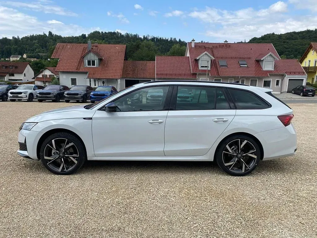 Neu Skoda Octavia SportLine 150 PS (110 kW) 2026 Weiß Kombi