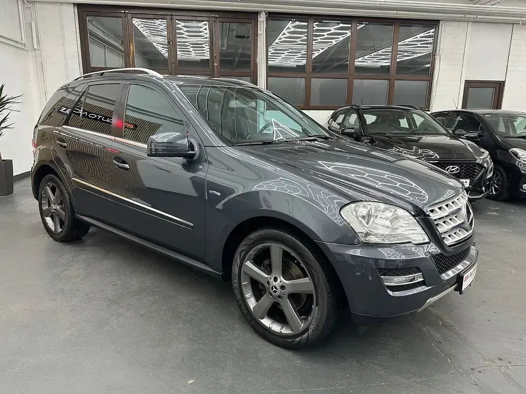Gebraucht Mercedes ML300 204 PS (150 kW) 2011 Grau SUV