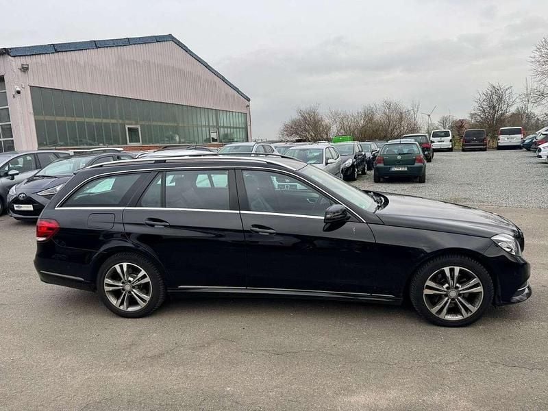 Gebraucht Mercedes E250 204 PS (150 kW) 2015 Schwarz/baltic black Kombi