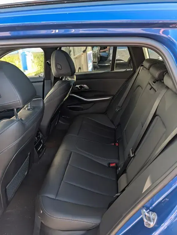 Gebraucht BMW 330e M Sport 292 PS (214 kW) 2022 Blau Kombi
