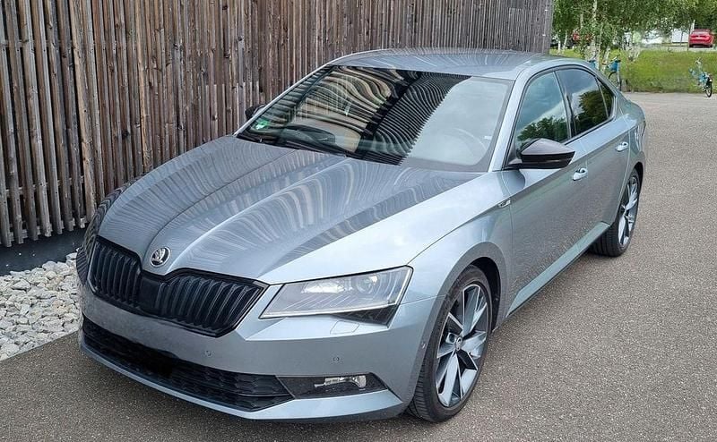 Grau Gebraucht 2018 Skoda Superb SportLine Limousine | 19.500 € (Fairer Preis) - Bild 1/4