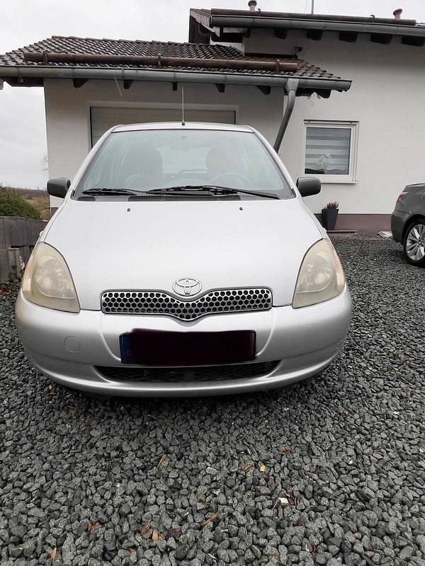 Gebraucht Toyota Yaris 88 PS (64 kW) 2001 Silber Kleinwagen
