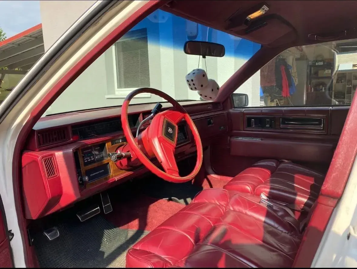 Second-hand Cadillac Deville 132 CP (97 kW) 1986 Alb Berlinǎ