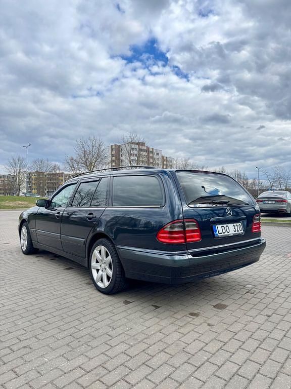 Gebraucht Mercedes E320 Classic 197 PS (144 kW) 2002 Schwarz Limousine