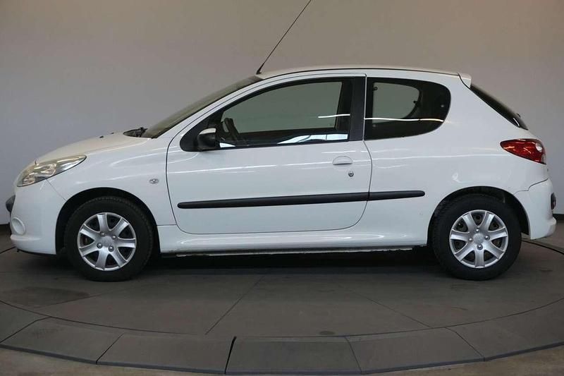 Gebraucht Peugeot 206 Basis 75 PS (55 kW) 2009 Blanc banquise Limousine