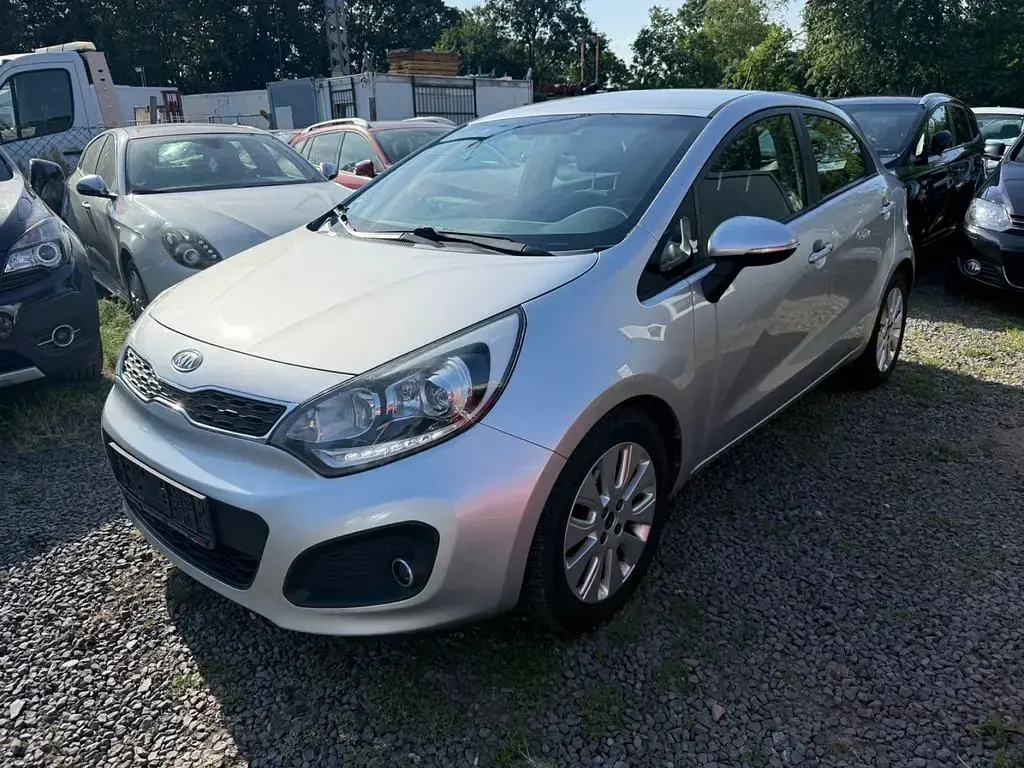 Gebraucht Kia Rio Spirit 90 PS (66 kW) 2012 Silber Limousine