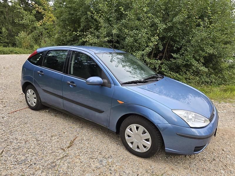 Blau Gebraucht 2003 Ford Focus Kleinwagen | 1.990 € (Teuer) - Bild 1/4