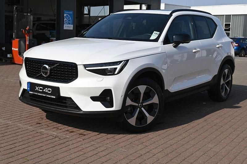 Weiß Gebraucht 2024 Volvo XC40 Ultra SUV | 43.990 € (Teuer) - Bild 1/4