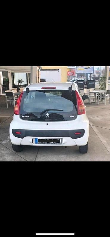 Gebraucht Peugeot 107 68 PS (50 kW) 2010 Weiß Kleinwagen