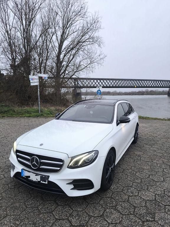 Polarweiss Gebraucht 2017 Mercedes E350 AMG Kombi | 19.980 € (Superpreis) - Bild 1/4