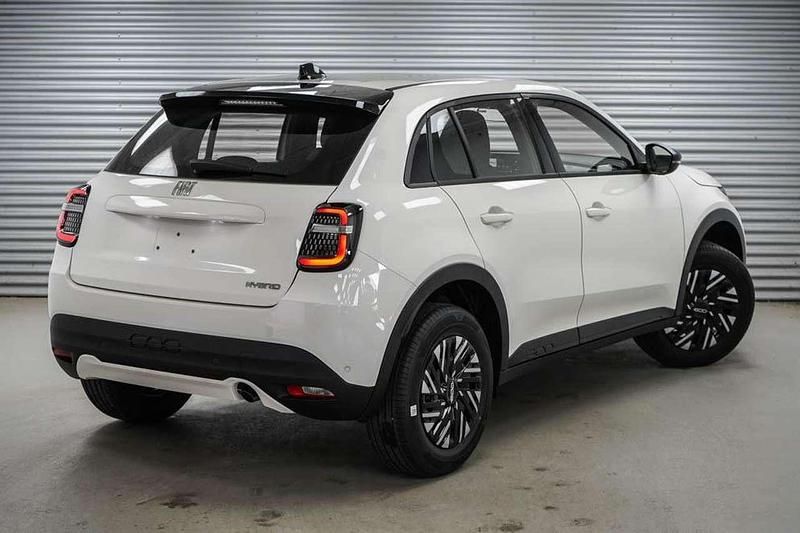 Neu Fiat 600 110 PS (80 kW) 2025 Gelato weiãÿ metallic () SUV