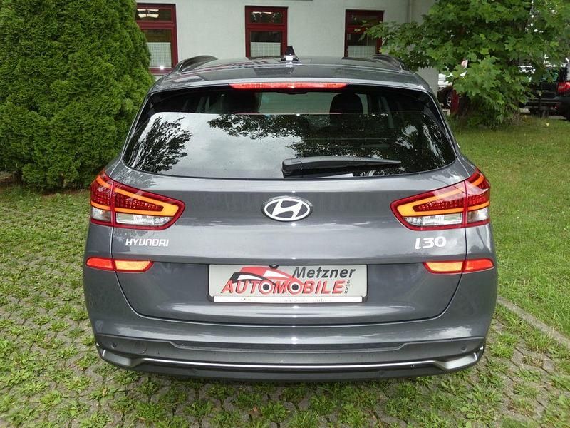 Neu Hyundai i30 140 PS (102 kW) 2025 Grau Limousine