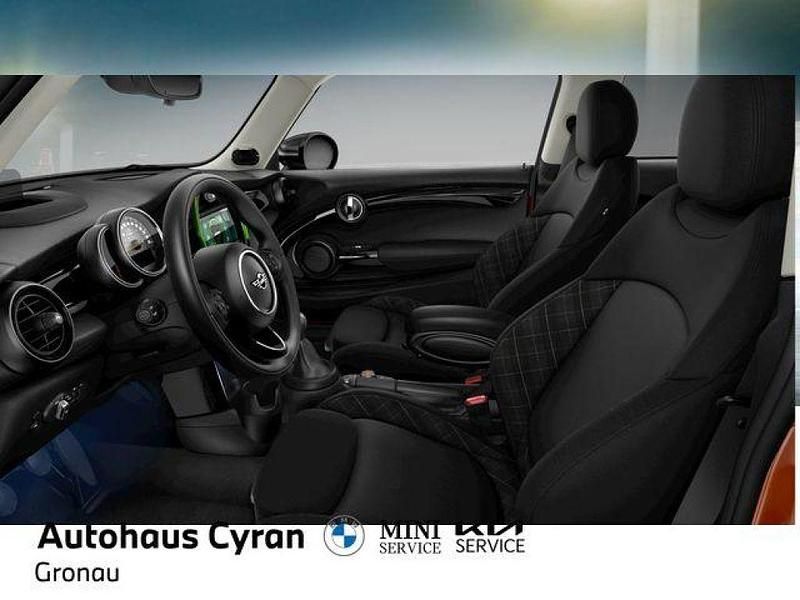 Gebraucht Mini Cooper 136 PS (100 kW) 2019 Solaris orange (metallic) Kleinwagen